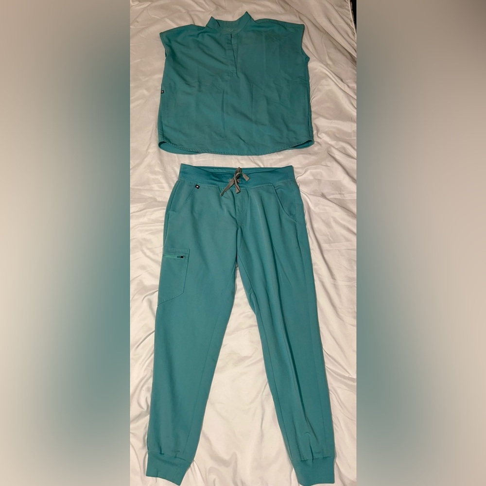 FIGS Blue Scrub Set- Joggers with Gray Drawstring